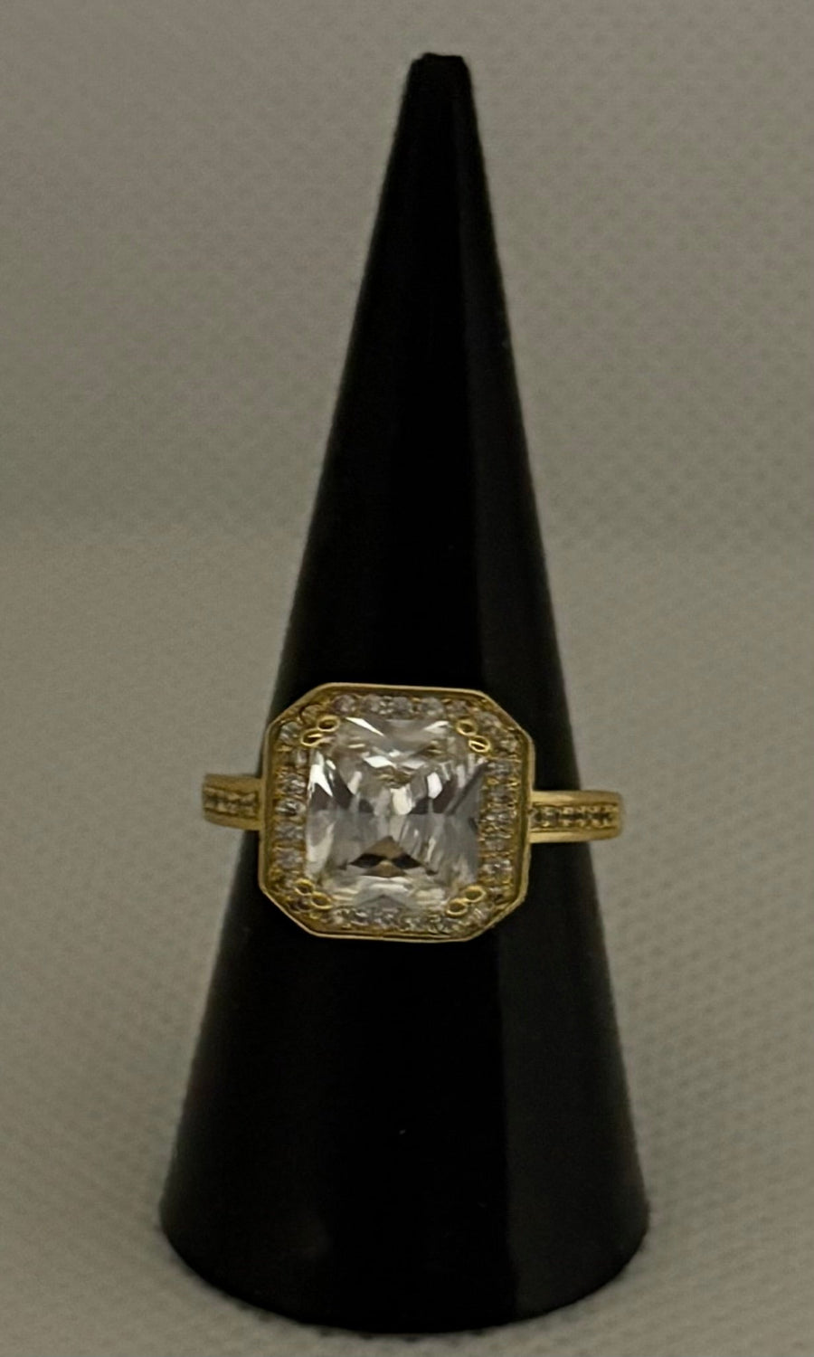 Anillo compromiso cuadrado grande