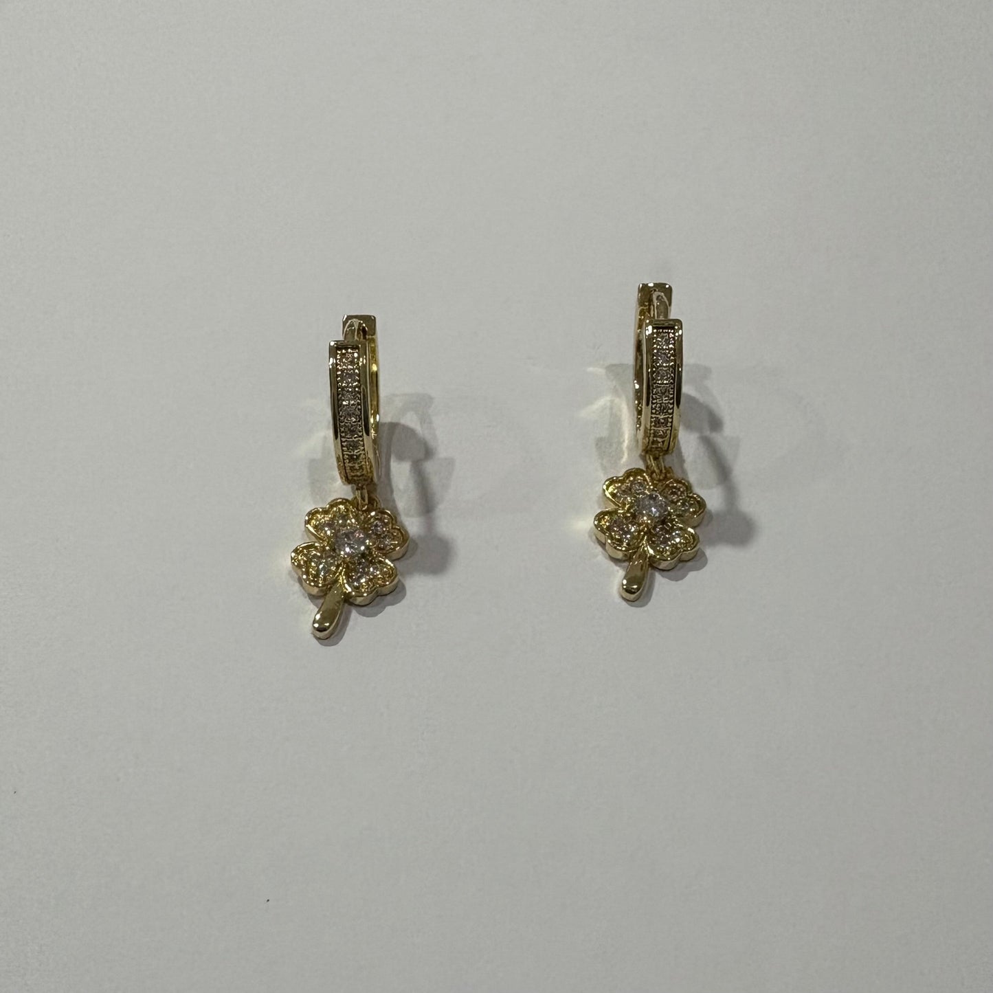 Huggies trébol colgante